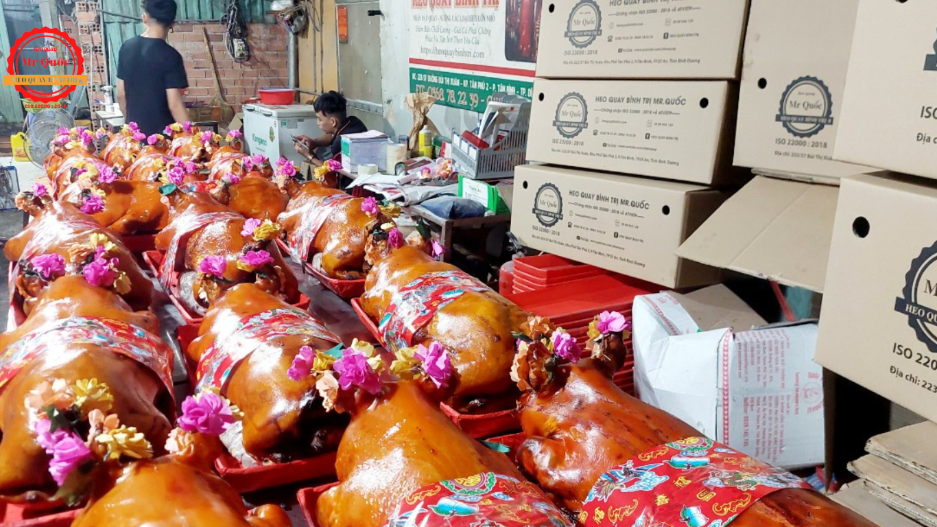 hình ảnh thực tế heo quay tại cơ sở heo quay bình trị