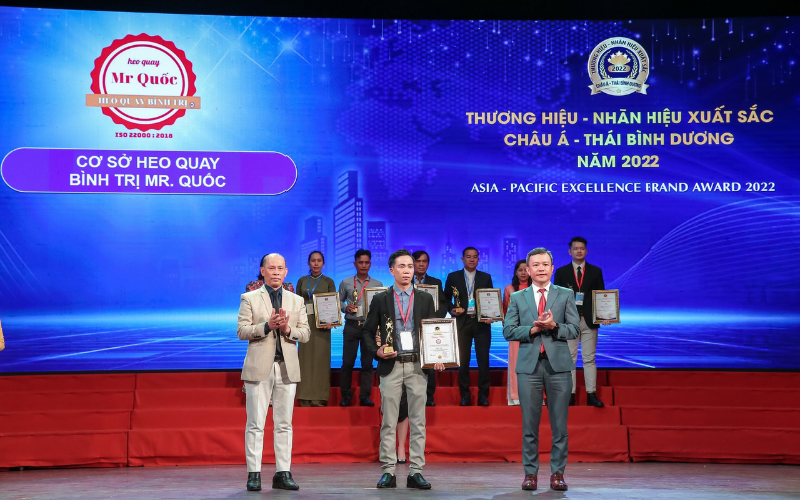 cơ sở giao heo quay bến cát