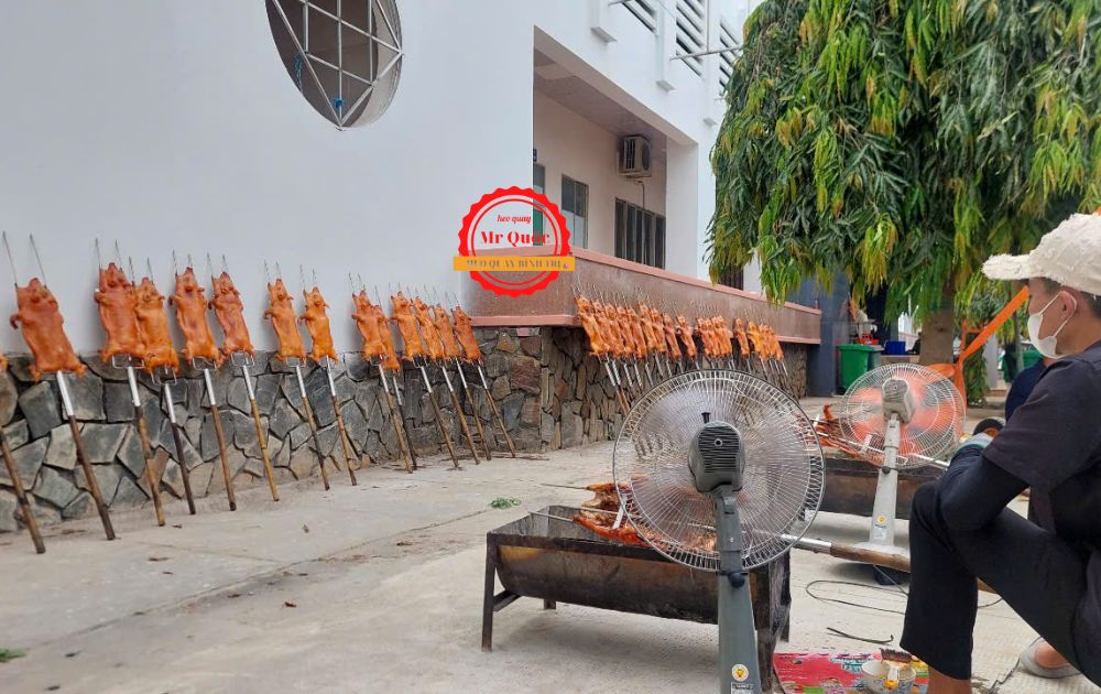 heo sữa quay nguyên con phục vụ tận nơi