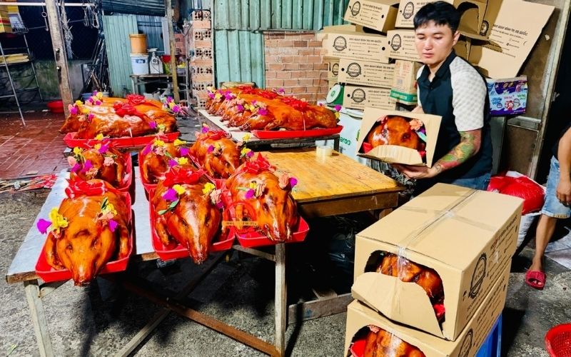 Đặt heo quay giao tận nơi Dĩ An