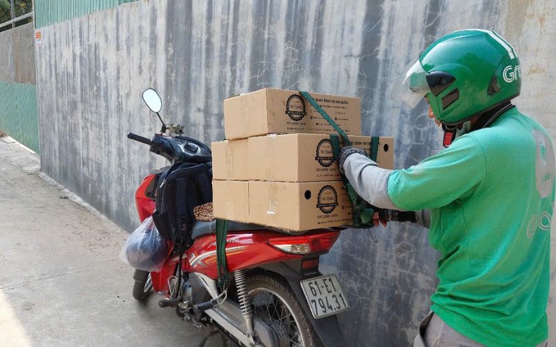 Heo quay nguyên con