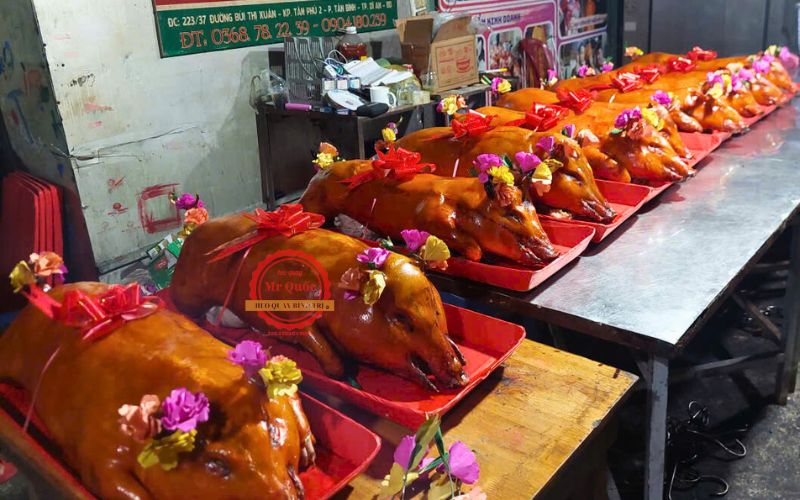 Những Dịp Nào Nên Đặt Heo Quay Nguyên Con?